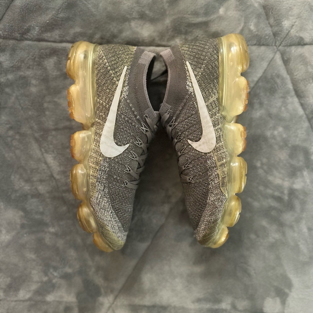 Nike Gray Air VaporMax Flyknit Asphalt Size: 9.5 - Picture 4 of 10